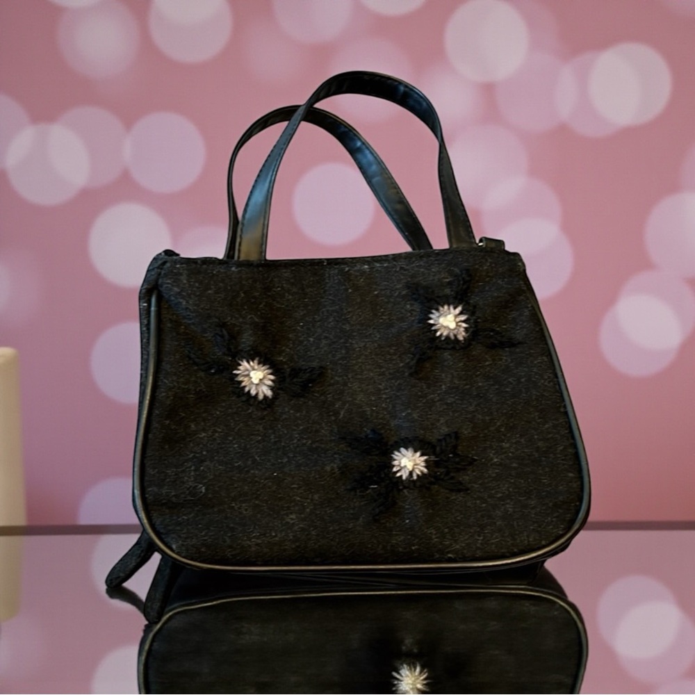 Wool purse with purple flowers